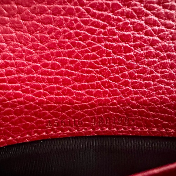 Gucci ❤️AUTHENTIC large red leather wallet like new - Picture 15 of 16